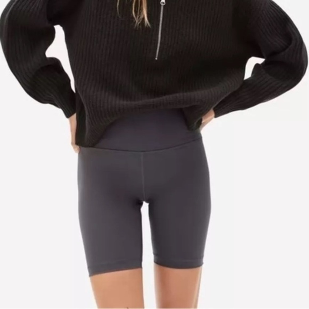 Everlane The Perform Bike Short size XS in Ink Grey